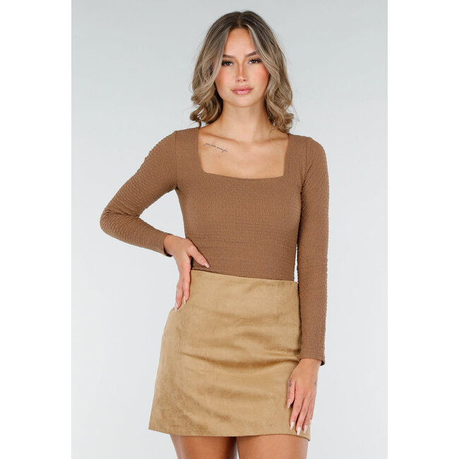 Braunes Top mit quadratischem Ausschnitt und Stretch-Textur
