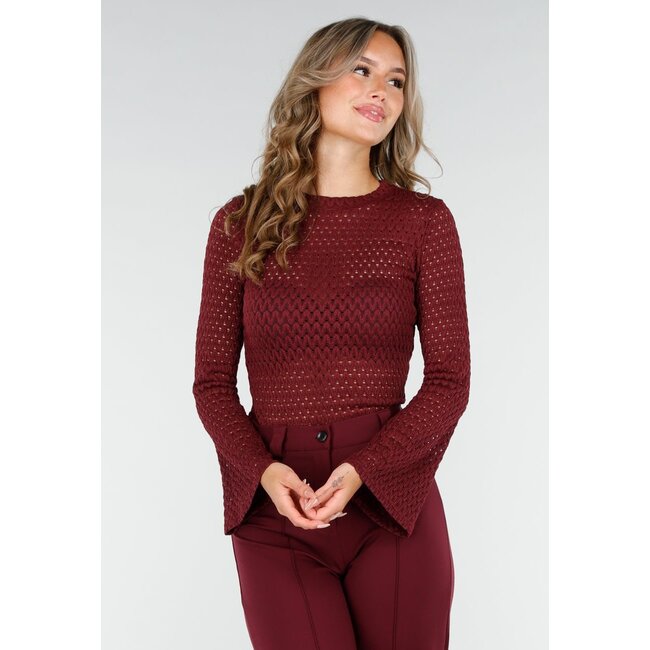 Offenes Stricktop Bordeauxrot mit weiten Ärmeln