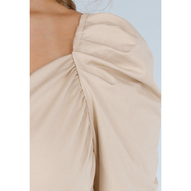Beigefarbenes Revers-Top aus Stretch-Stoff