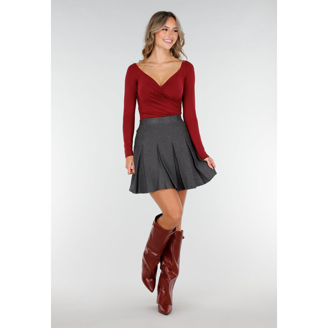 Rotes drapiertes Top mit Revers und Stretch