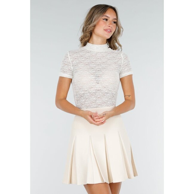 Off-white Crochet Stretch Top mit Col und kurzen Ärmeln