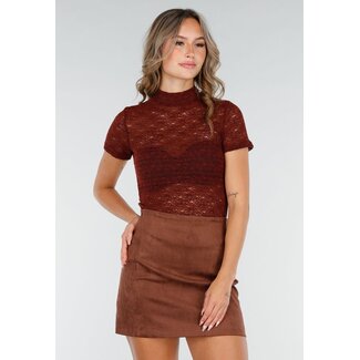 Bordeauxfarbenes Top mit Rollkragenpullover
