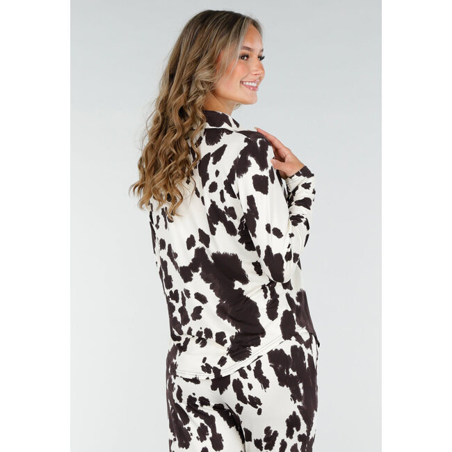 Braun-weiße Bluse mit Kuhmuster und goldenen Knöpfen
