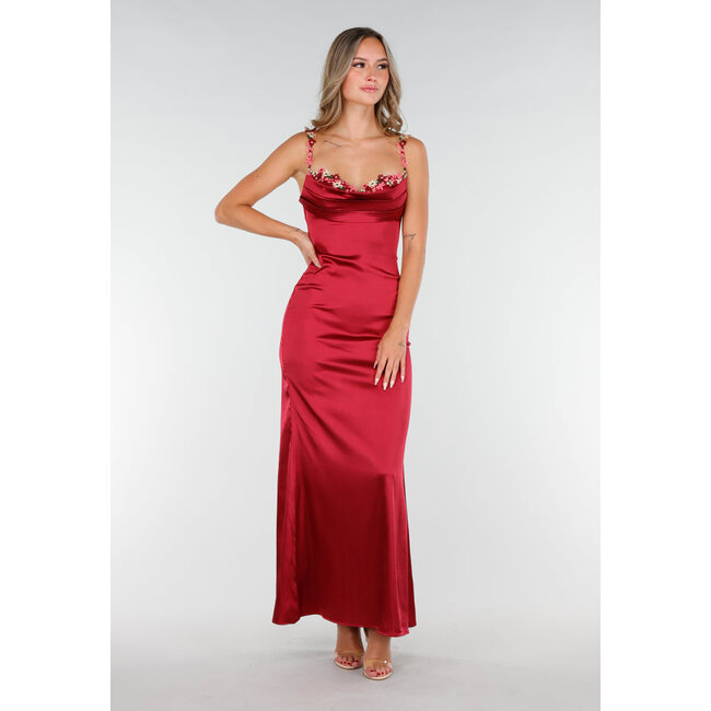 Satin Maxikleid in Weinrot mit geblümten Trägern