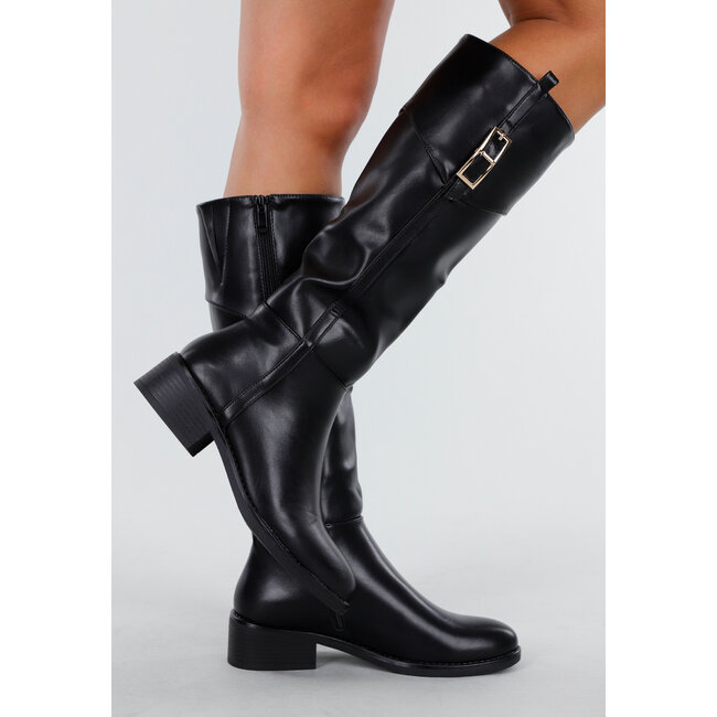 Schwarze Stiefel mit Schnalle und Reißverschluss