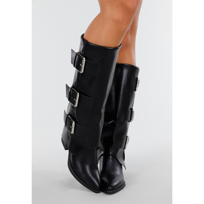 Schwarze hohe Stiefel mit Schnallen