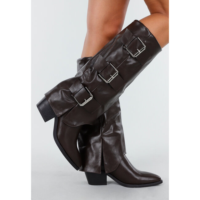 Dunkelbraune Stiefel mit hoher Schnalle