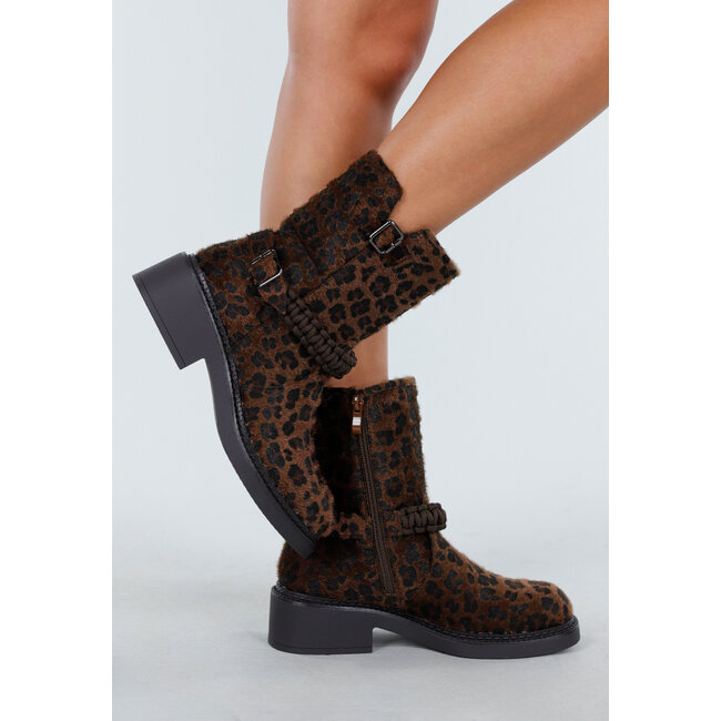 Ankle Boots mit Leopardenmuster und Schnallendetail