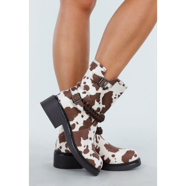 Cowprint Stiefeletten mit Flechtband und Blockabsatz