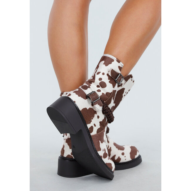 Cowprint Stiefeletten mit Flechtband und Blockabsatz