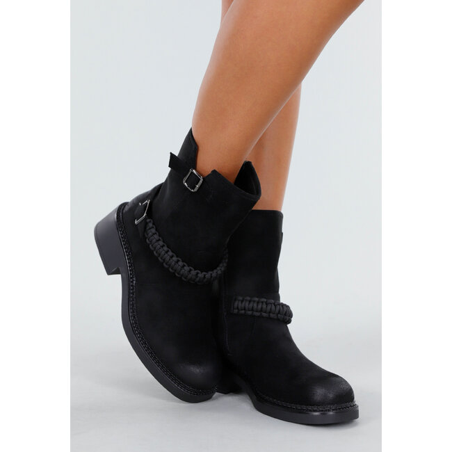 Schwarze Stiefeletten mit Schnallen und Blockabsatz