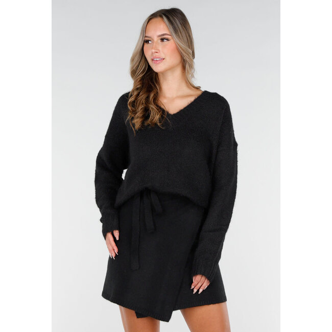 Schwarzer Strickpullover mit V-Ausschnitt und langen Ärmeln