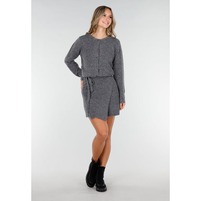 Grauer Strickwickelrock mit Schleifendetail