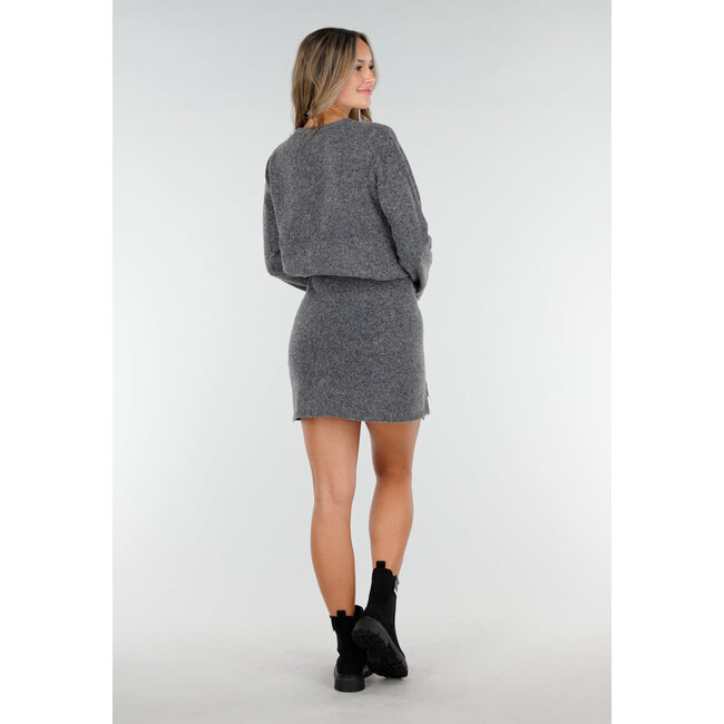Grauer Strickwickelrock mit Schleifendetail