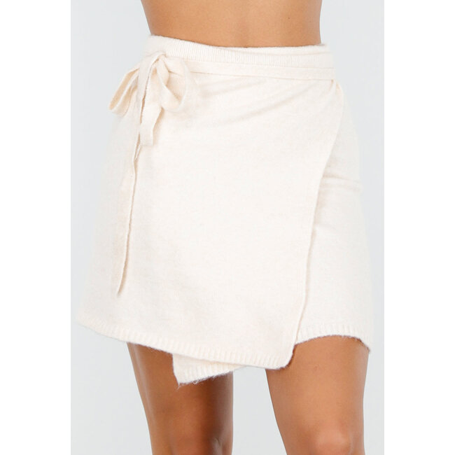 Beige gestrickter Wickelrock mit Schleifendetail