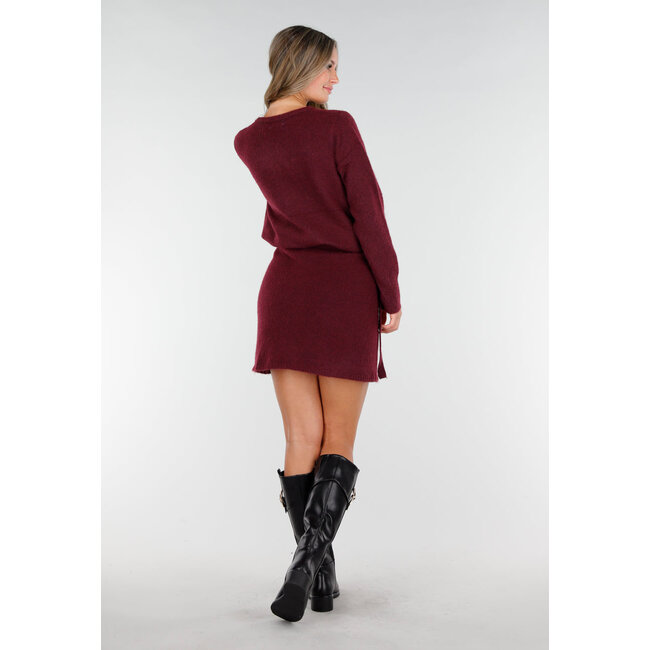 Bordeauxroter Strickwickelrock mit Schleifendetail