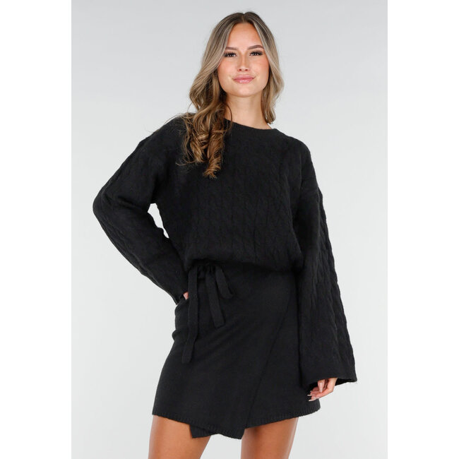 Schwarzer Strickpullover mit langen Ärmeln und Rundhalsausschnitt