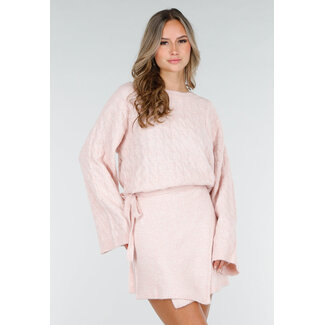 Hellrosa Stretch-Zopfmusterpullover