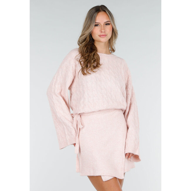 Hellrosa Stretch-Zopfmusterpullover