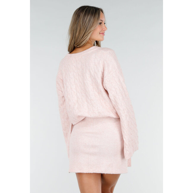 Rosa Strickpullover mit langen Ärmeln