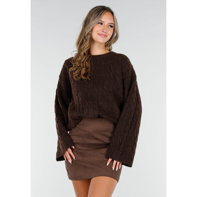 Brauner Strickpullover mit langen Ärmeln