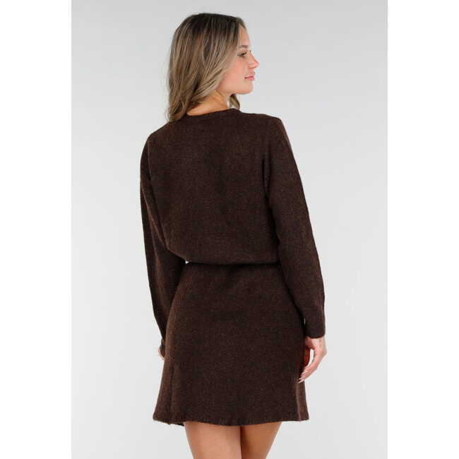 Braune Strickjacke mit langen Ärmeln und Knopfverschluss