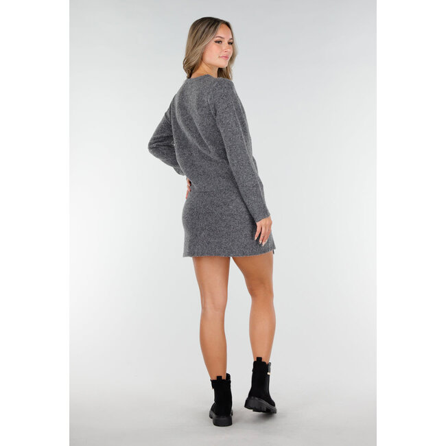 Graue Strickjacke mit langen Ärmeln und Knopfverschluss