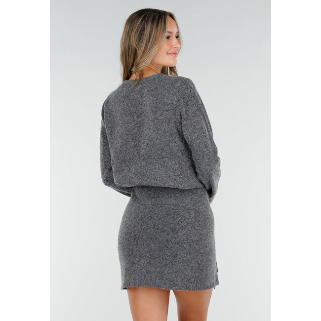 Graue Strickjacke mit langen Ärmeln und Knopfverschluss