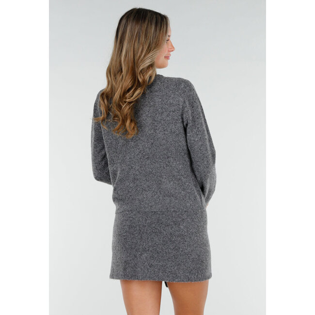 Graue Strickjacke mit langen Ärmeln und Knopfverschluss