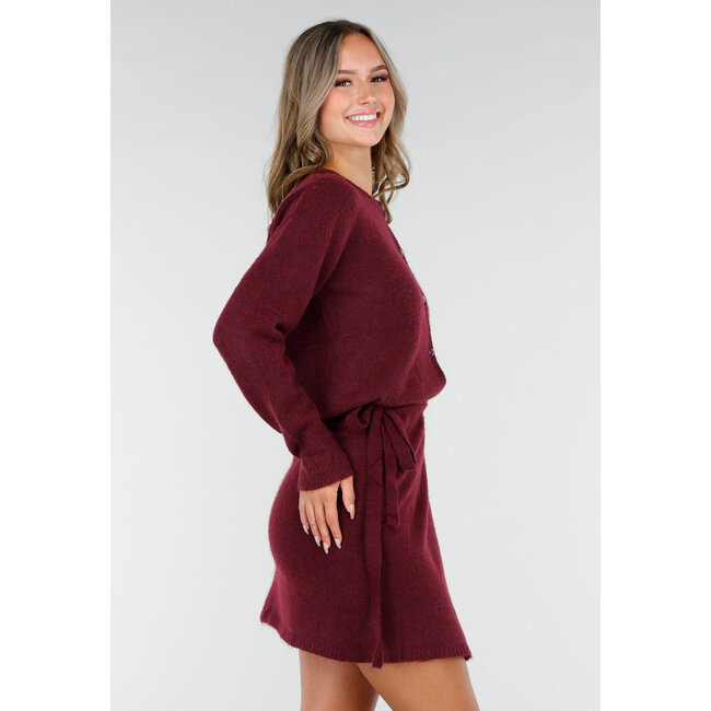 Bordeauxrote Strickjacke mit langen Ärmeln und Knöpfen