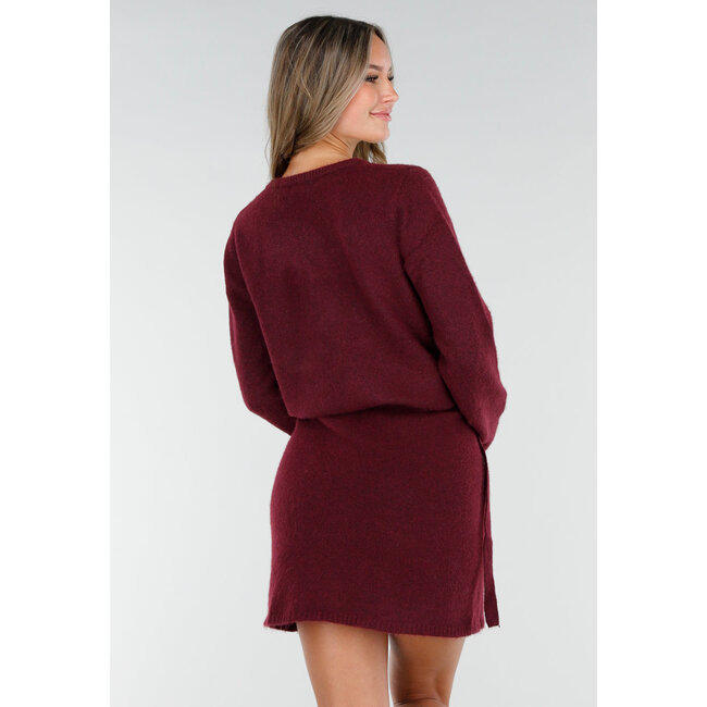 Bordeauxrote Strickjacke mit langen Ärmeln und Knöpfen