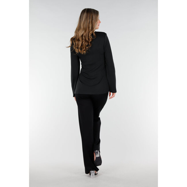 Schwarzer Blazer mit langen Ärmeln und weißem Spitzendetail