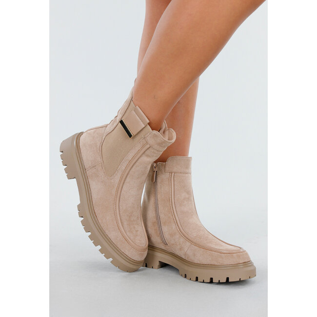 Beigefarbene Stiefeletten mit klobiger Sohle und Wildlederoptik