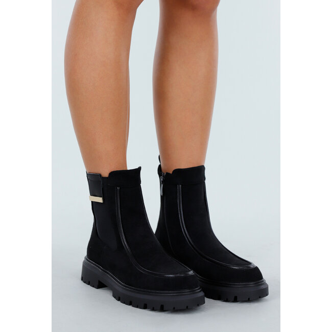 Schwarze Stiefeletten mit klobiger Sohle und Wildlederoptik
