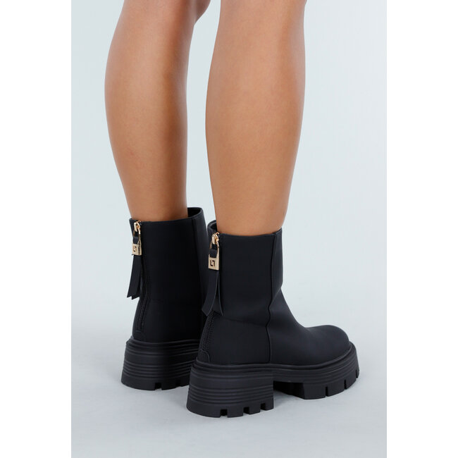Schwarze Stiefeletten mit klobiger Sohle und Reißverschlussdetail