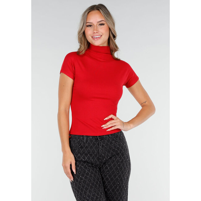 Rotes Stretch-Oberteil mit Rollkragen und kurzen Ärmeln