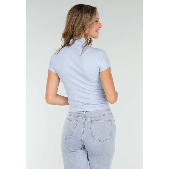 Hellblaues Stretch-Top mit Col und kurzen Ärmeln