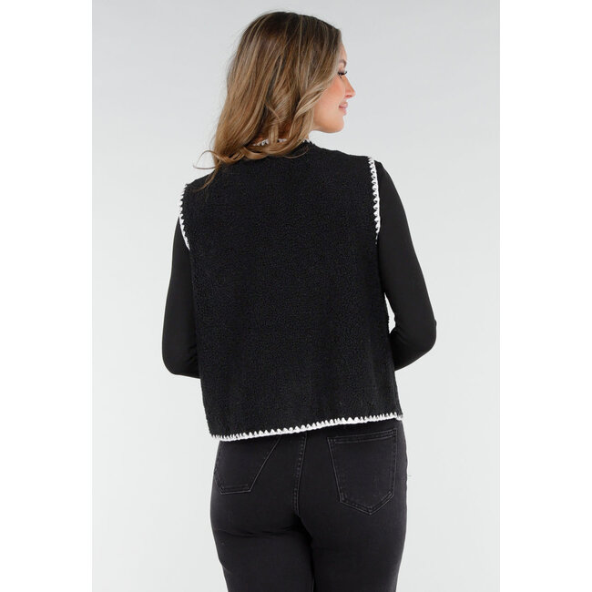 Schwarzes Teddy-Gilet mit weißen Rändern und Knopfverschluss
