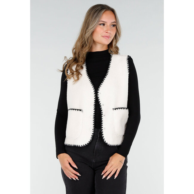 Weißes Teddy-Gilet mit schwarzen Rändern und Knopfverschluss