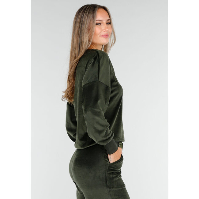 Grünes Velours-Zweiteiler-Set mit langen Ärmeln und weiten Hosen