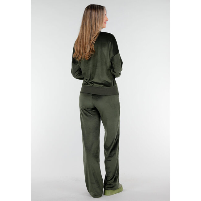 Grünes Velours-Zweiteiler-Set mit langen Ärmeln und weiten Hosen