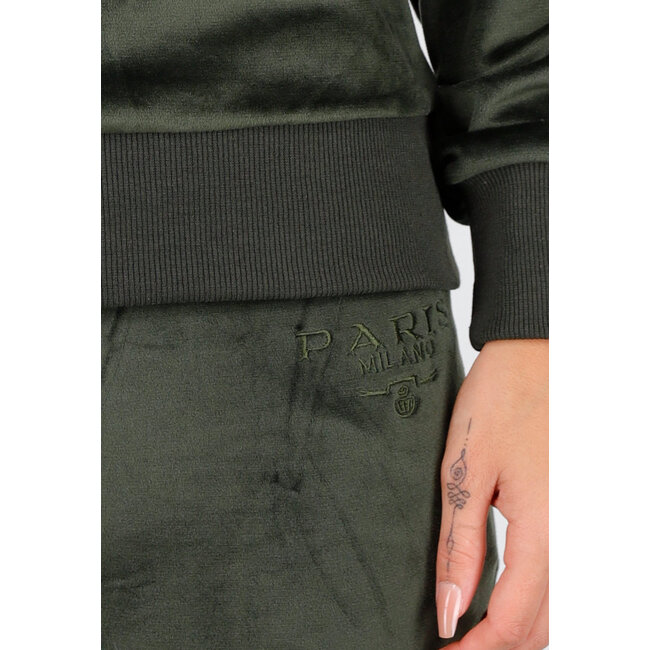 Grünes Velours-Zweiteiler-Set mit langen Ärmeln und weiten Hosen
