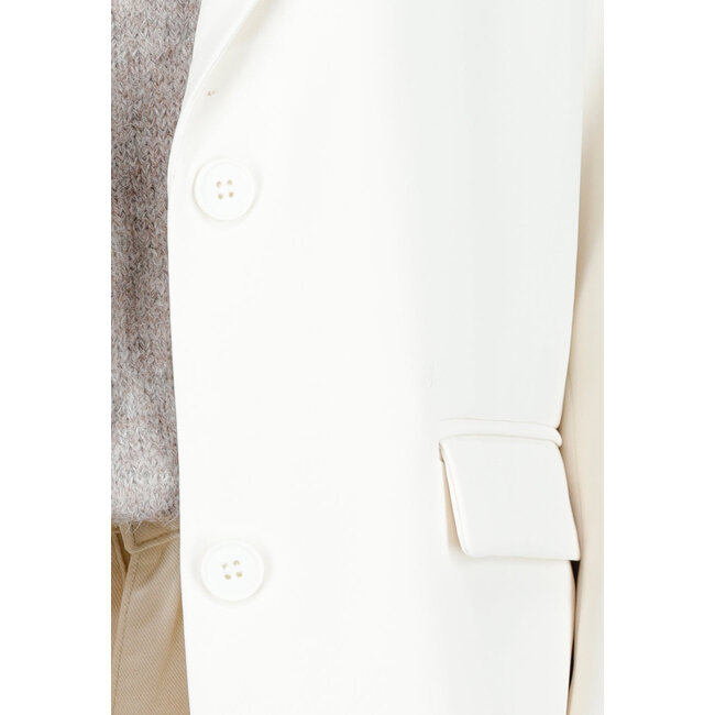 Cremefarbener Oversized-Blazer mit Reverskragen und Knöpfen