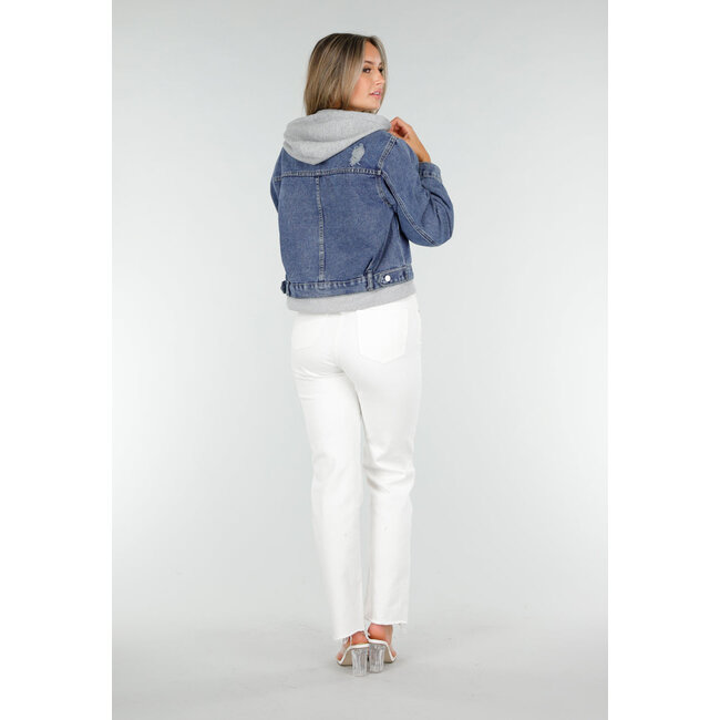 Blaue Denimjacke mit grauer Kapuze und Reißverschlusstaschen