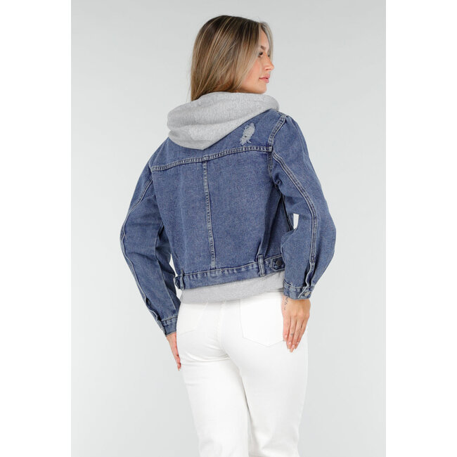 Blaue Denimjacke mit grauer Kapuze und Reißverschlusstaschen