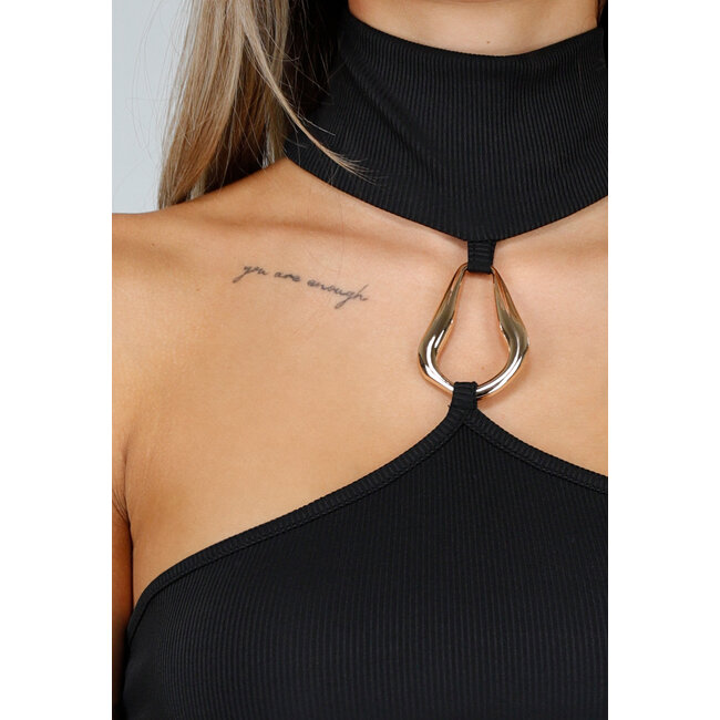 Schwarzes Stretch-Haltertop mit Ringdetail am Halsausschnitt