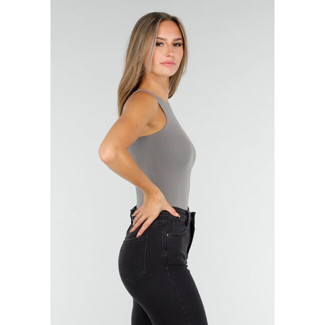 Grauer Stretch-Bodysuit mit hohem Halsausschnitt und String-Rückseite