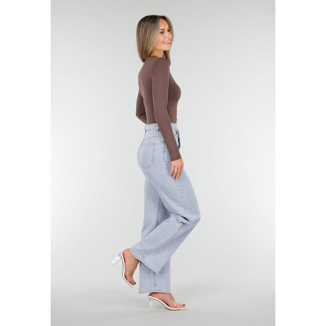 Brauner String-Bodysuit mit langen Ärmeln und Stretch