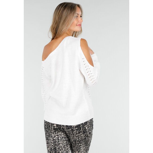 Weißer Strickpullover mit Cut-Out und schulterfreiem Ausschnitt