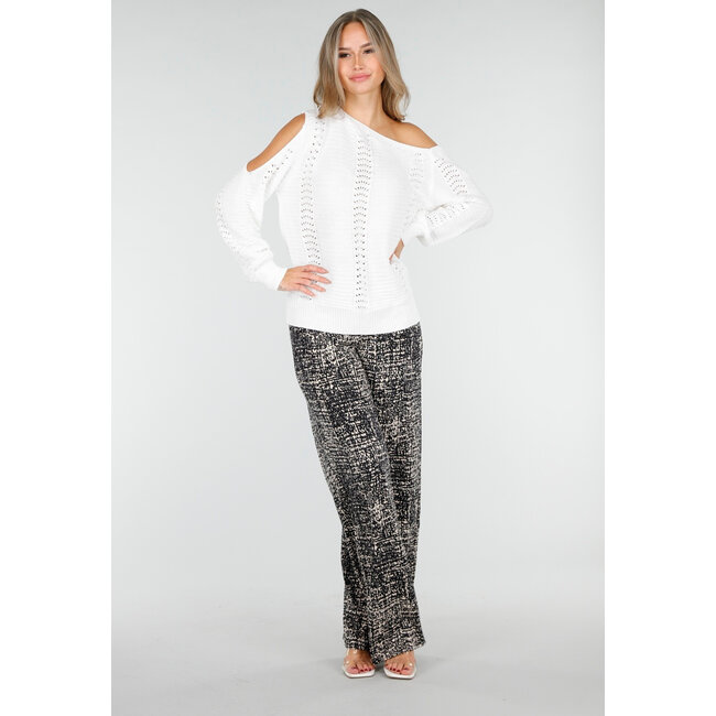 Weißer Strickpullover mit Cut-Out und schulterfreiem Ausschnitt